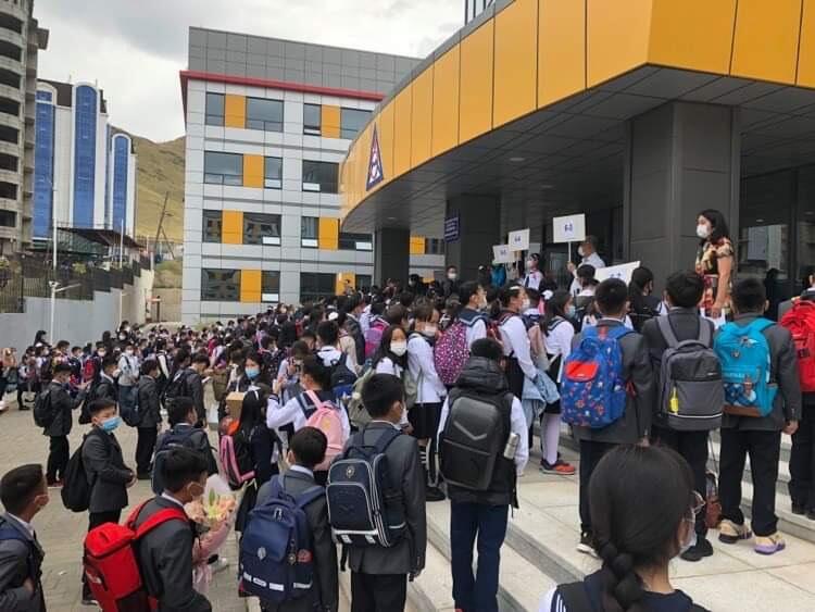 新モンゴル日馬富士学園へpilot筆記具の寄付を行いました モンゴル人 バトマンライのブログ Mongol Hun Batmanlai S Blog