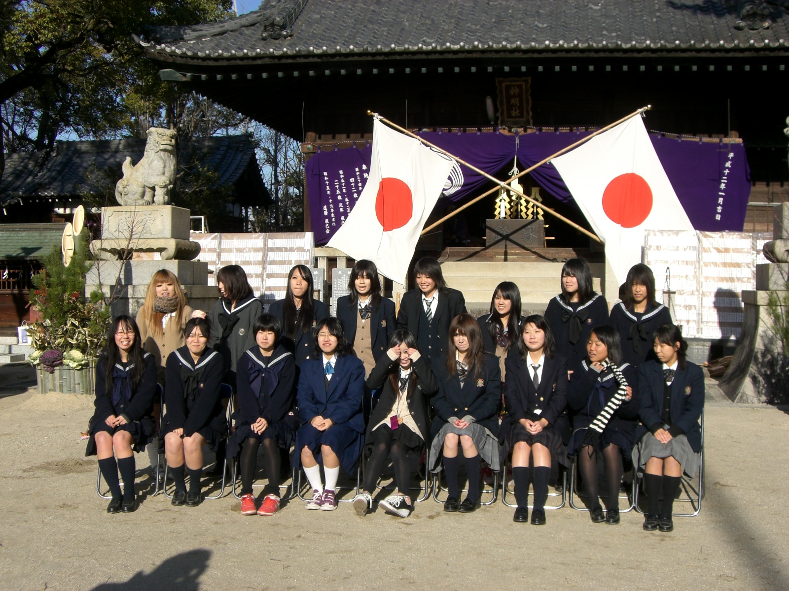 女子中学生　集合写真 あけましておめでとうございます。 : 休日の過ごし方/愛車はソラーラ