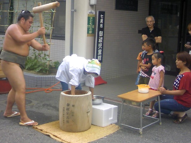 千賀ノ浦部屋力士とのふれあい ポンプ屋さん Da Pump Shop