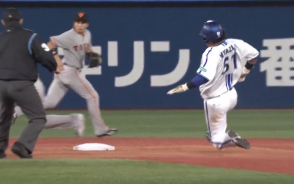 DeNA宮﨑敏郎選手がプロ11年目で初の盗塁成功！