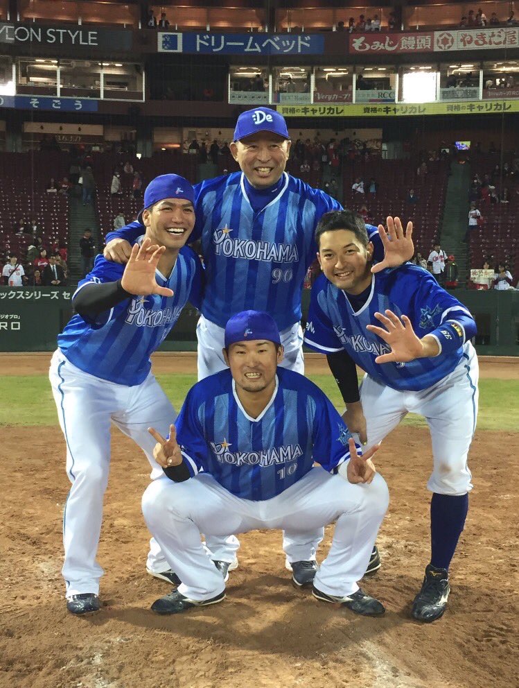 De速カテゴリ:高城俊人1軍サポートスタッフに転身した高城俊人さん、新人合同自主トレで元気な姿を見せる元DeNA高城俊人氏が今季から球団1軍サポートスタッフに仲間入りDeNA戦力外の高城俊人が現役引退「大好きなベイスターズで終える。これで良かった」DeNA戦力外の有吉、高城はトライアウト参加せずDeNA戦力外の山下、宮本、浅田らがスーツ姿で挨拶に訪れる