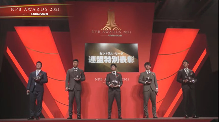 Q.新人特別賞の5人の中で1番凄い選手は？　A.佐藤「牧」伊藤「牧」中野「奥川」牧「佐藤」奥川「4人」