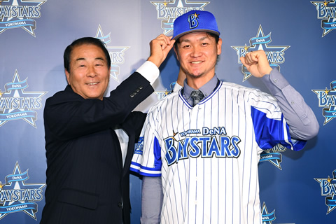 De速カテゴリ:前田大和DeNA公式動画 大和×宮﨑敏郎の対談「渇望」が公開!DeNAの頼れるベテラン大和、宮﨑選手が宜野湾のチームに合流!酒井法子さん、ベイスターズユニ姿を披露!DeNA大和、激化する遊撃レギュラー争い歓迎「自分も負けないように」DeNA大和、牧、益子の鹿屋自主トレ公開 骨格模型が見守る光景がシュールwww