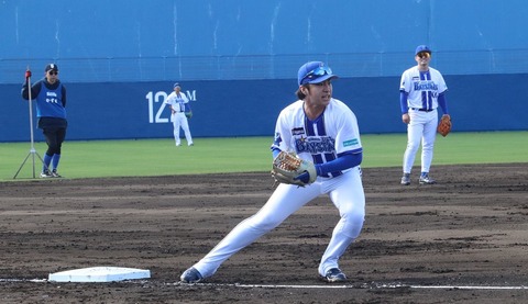 DeNA・シートノック、三塁度会・左翼佐野・中堅蝦名/井上も試す