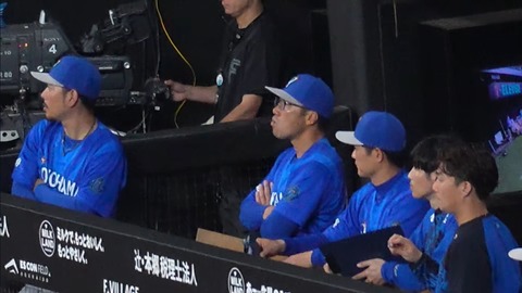 DeNA、敗戦後に相川監督ら首脳陣・選手が、北海道まで応援に行ったファンへ挨拶しなかった件についてのサムネイル