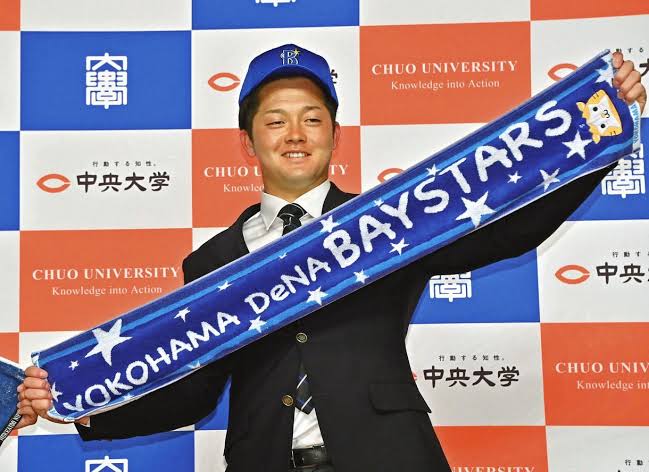 牧秀悟、じっとご飯を見ている…白米を150グラムに制限して我慢中! : ベイスターズNEWS