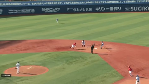 インフィールドフライ絡みの珍しい併殺プレー、石上泰輝の好プレーを塁審がうっかり見逃す