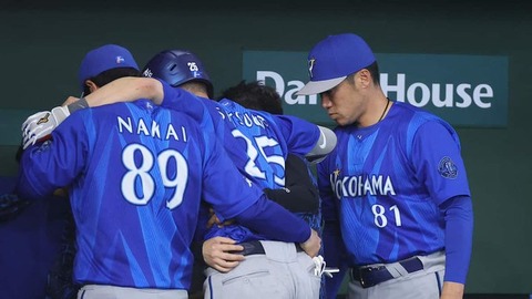 DeNA・負傷交代の筒香嘉智、病院へは行かず様子見…相川監督「今すぐわかることじゃない」