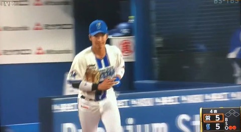 【ハマスタ】ウグイス嬢「度会選手、ただいま、、、戻ってまいりました」アドリブも上手のサムネイル