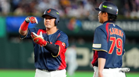 【WBC】DeNA・牧秀悟、円陣声出し！ビッグイニングに繋がるヒットでお茶ポーズ