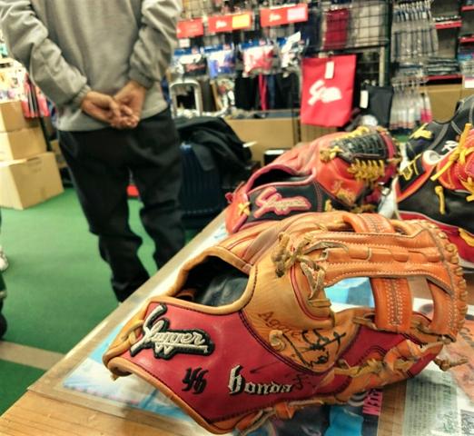 久保田運動具店福岡支店へ : GLOVE HUNTER グラブ ハンター 久保田運動具店福岡支店へ : GLOVE HUNTER グラブ ハンター
