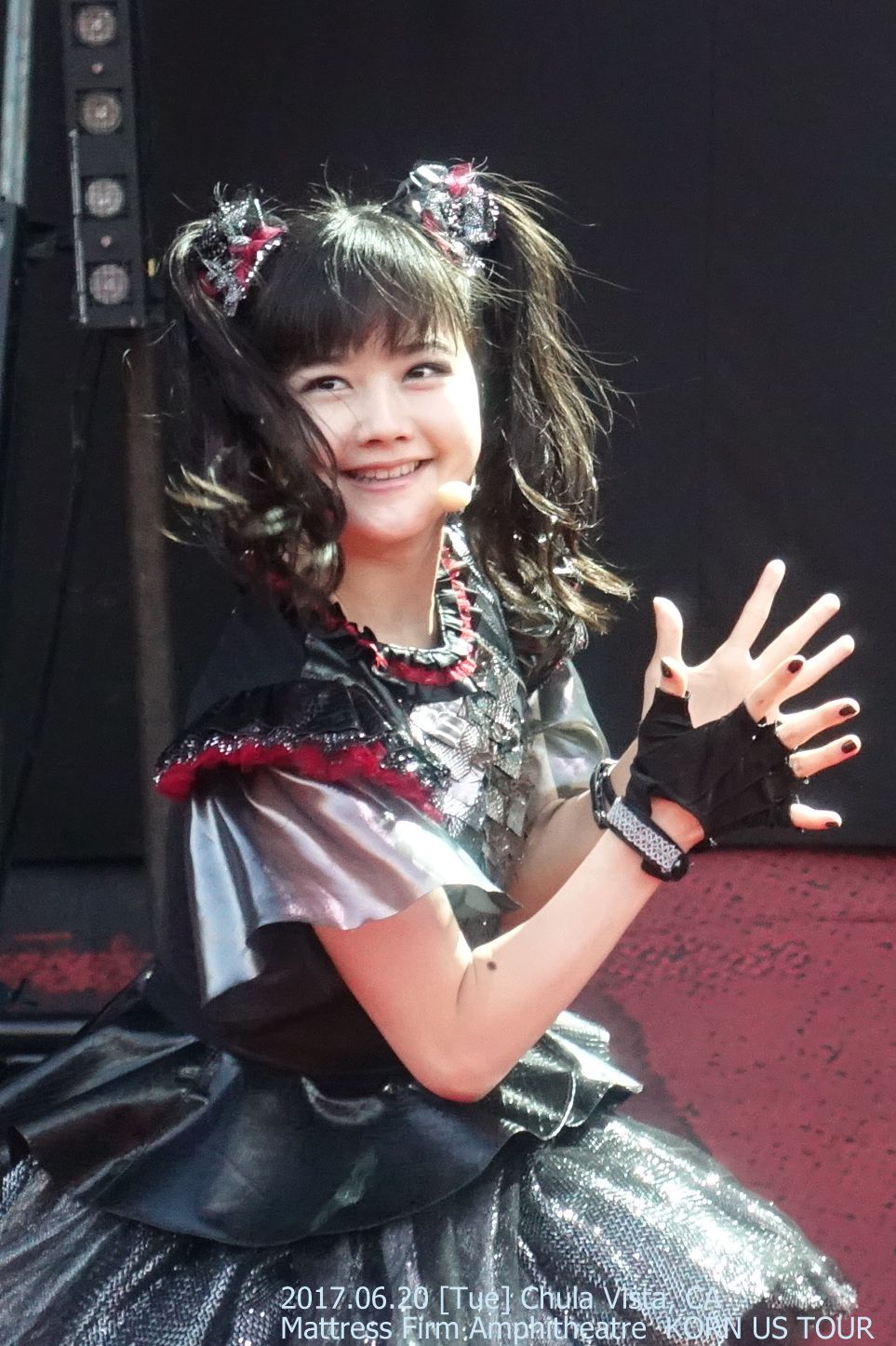 【画像】YUIMETAL可愛すぎ！アメリカ公演でのゆいちゃんまじゆいちゃん+KISW Pain In The Grass 2017 Photo