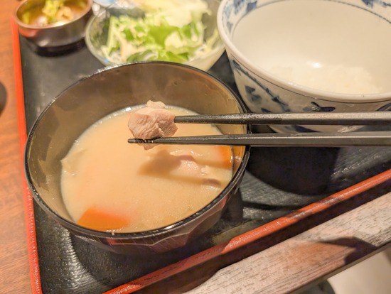 GSQjNDvagAAnPyo (1)
