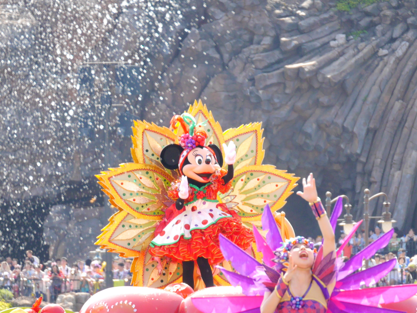 ディズニーシーに夏がやってきた ミニーのトロピカルスプラッシュでずぶ濡れになろう マルタナビ 社会人からのマルタ留学ブログ