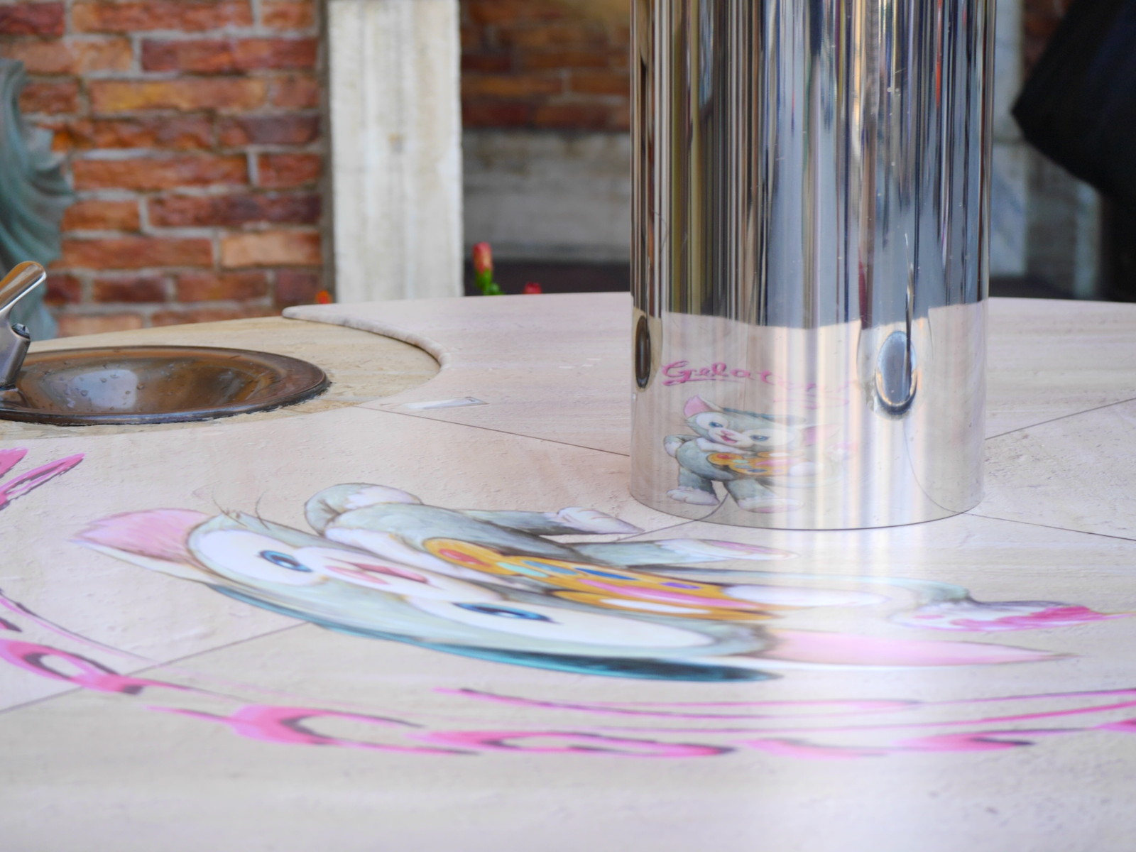 ディズニーシー ジェラトーニの期間限定絵画が登場 その時ingressのポータルは マルタナビ 社会人からのマルタ留学ブログ