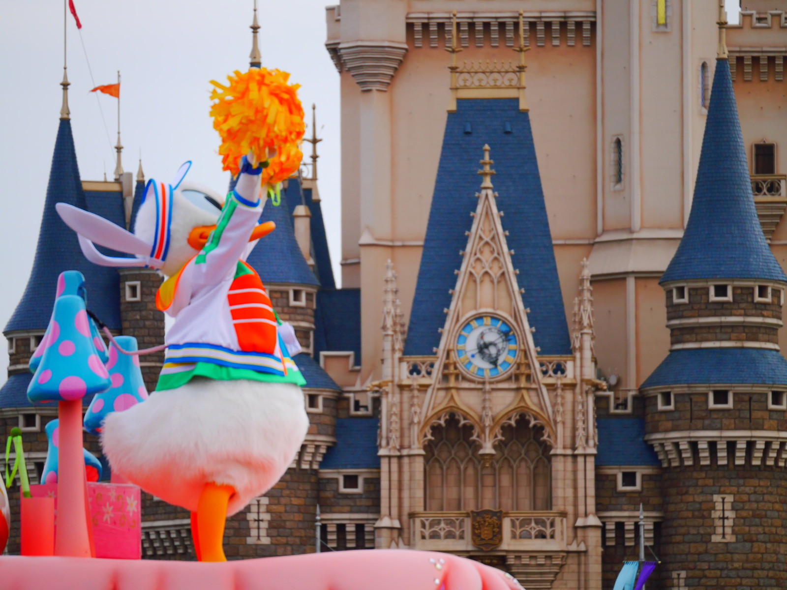 ディズニーイースターのパレードでミッキーをガチ撮りするなら午前中の回がおすすめ マルタナビ 社会人からのマルタ留学ブログ