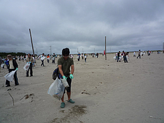 20090607UXエコワーク108in寺泊海岸清掃