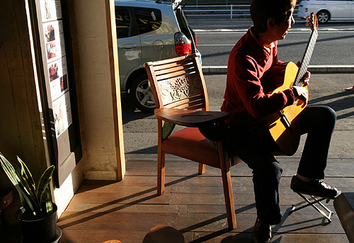 BC工房 ARE-KORE : クラシックギターと椅子