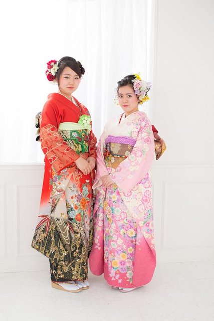 16年 平成28年 成人式のご予約受付中 大阪市平野区のジュン美容室 ブルークリップのとじこみふろく