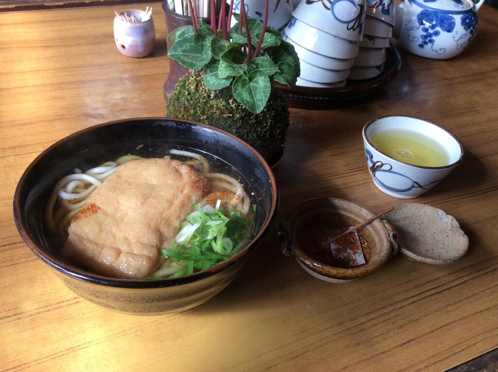鞍馬 岸本柳蔵商店でランチ 鞍馬寺ラーメンときつねうどん 世界のビーチリゾート ブログ編
