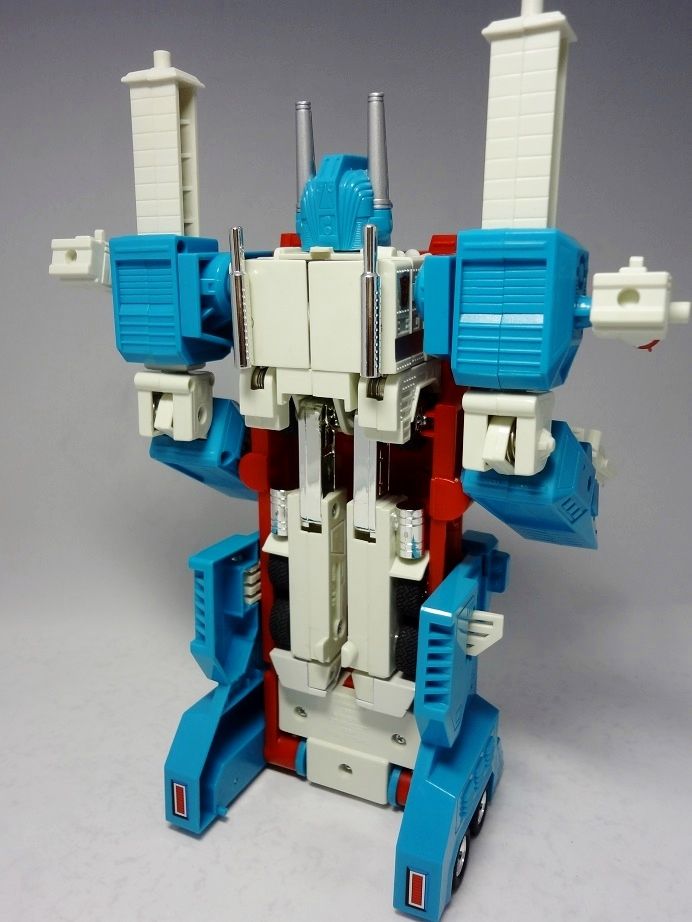 TF C-69ウルトラマグナス(復刻版) : トランスフォーマーのリペとか TF C-69ウルトラマグナス(復刻版) : トランスフォーマーのリペとか