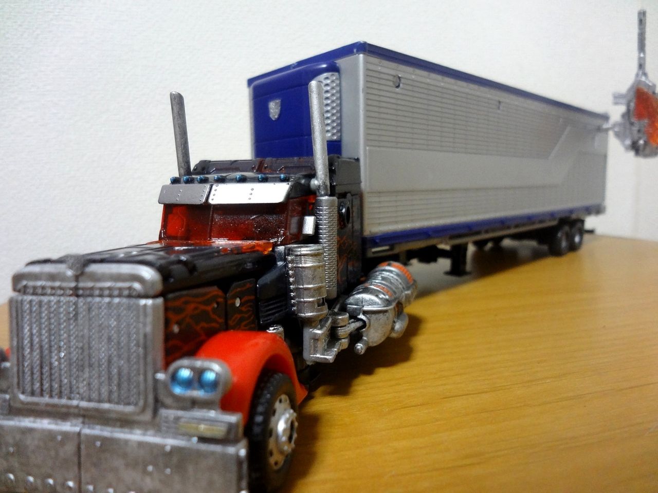 オプティマスプライム　非変形　トレーラー固定 オプティマスプライム 非変形 トレーラー固定 オプティマスプライム 非