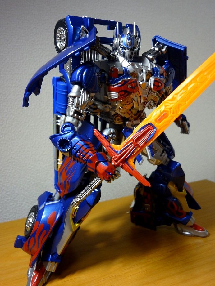 TFロストエイジ AD31アーマーナイトオプティマスプライム