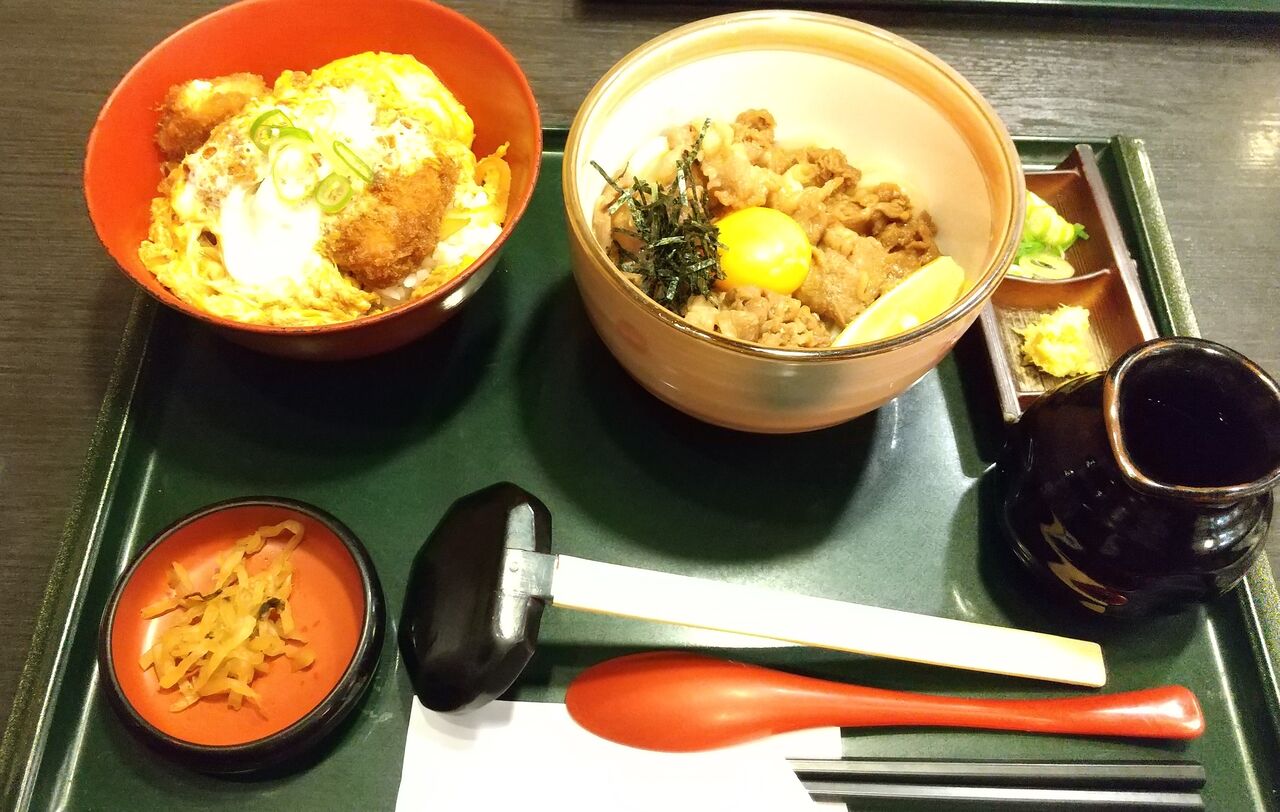 21年01月15日 杵屋にイートイン 彩りうどん カツ丼に牛肉ぶっかけの小うどん Dance With The Market