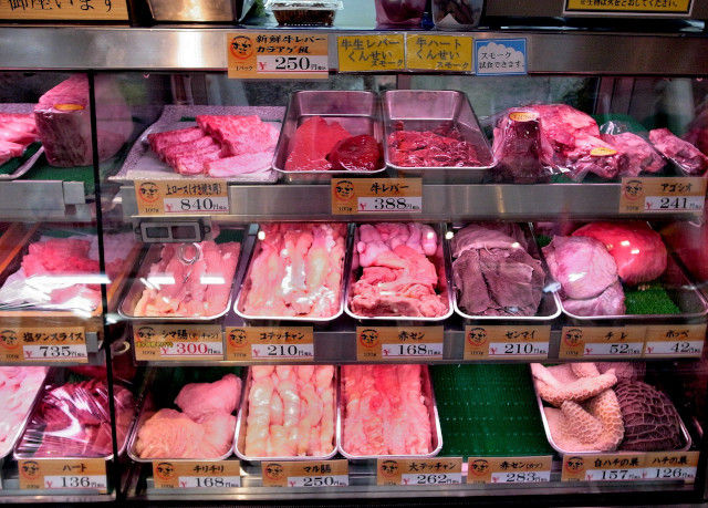 その3阪神尼崎軒先ホルモン食べ歩く 国産牛ホルモン専門店かごもと 出屋敷 三和本通商店街 大人しく一言美味しかった 関西尼崎グルメ食べ歩きブログ