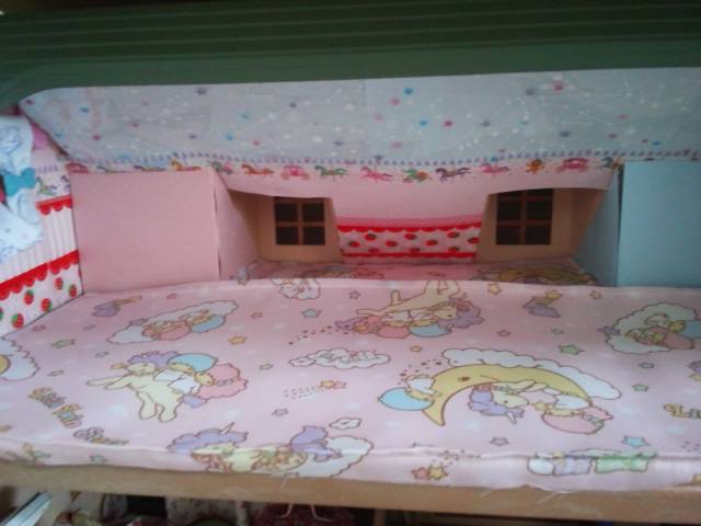 子供部屋 ファンシーな部屋作り カーテンと残りの壁紙作り シルバニアで遊ぼ 子供部屋 ファンシーな部屋作り カーテンと残りの壁紙作り シルバニアで遊ぼ