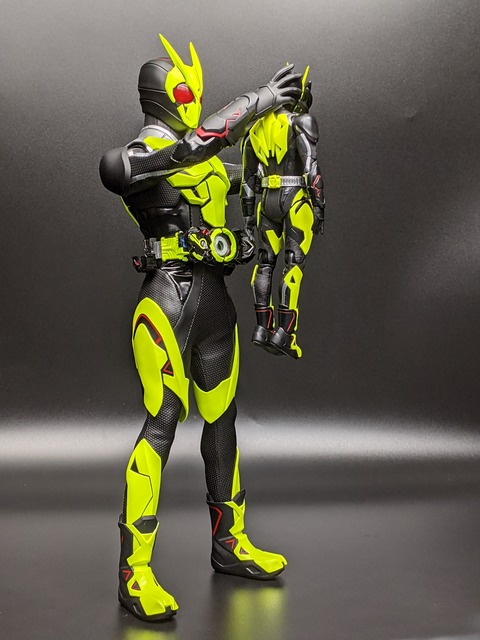 RAH-785 KAMEN RIDER ZERO-ONE RISING HOPPER 70