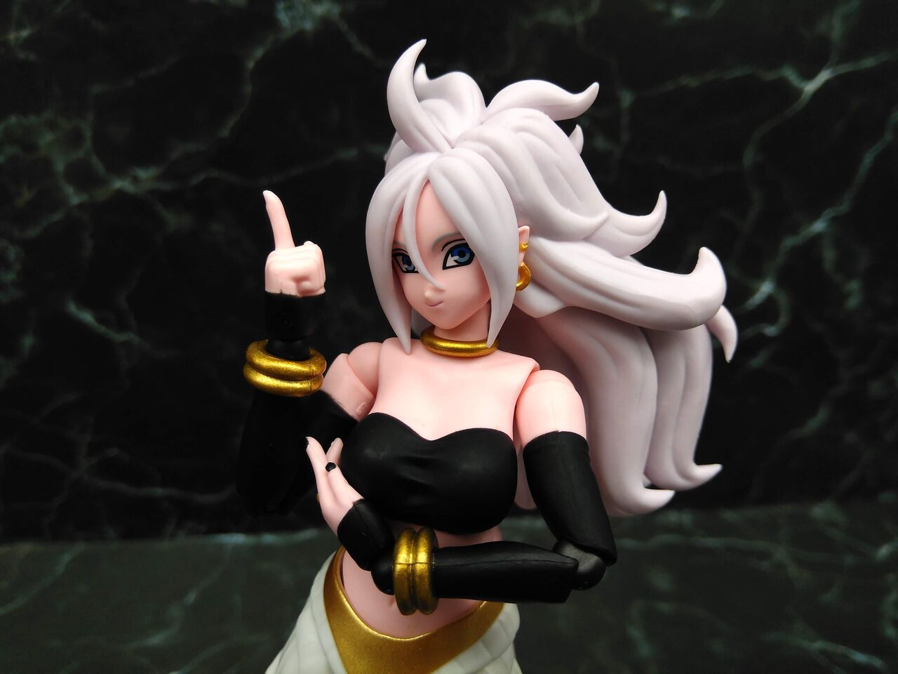 新品未開封☆s.h.figuarts 人造人間21号(白衣) ドラゴンボール 【公式 
