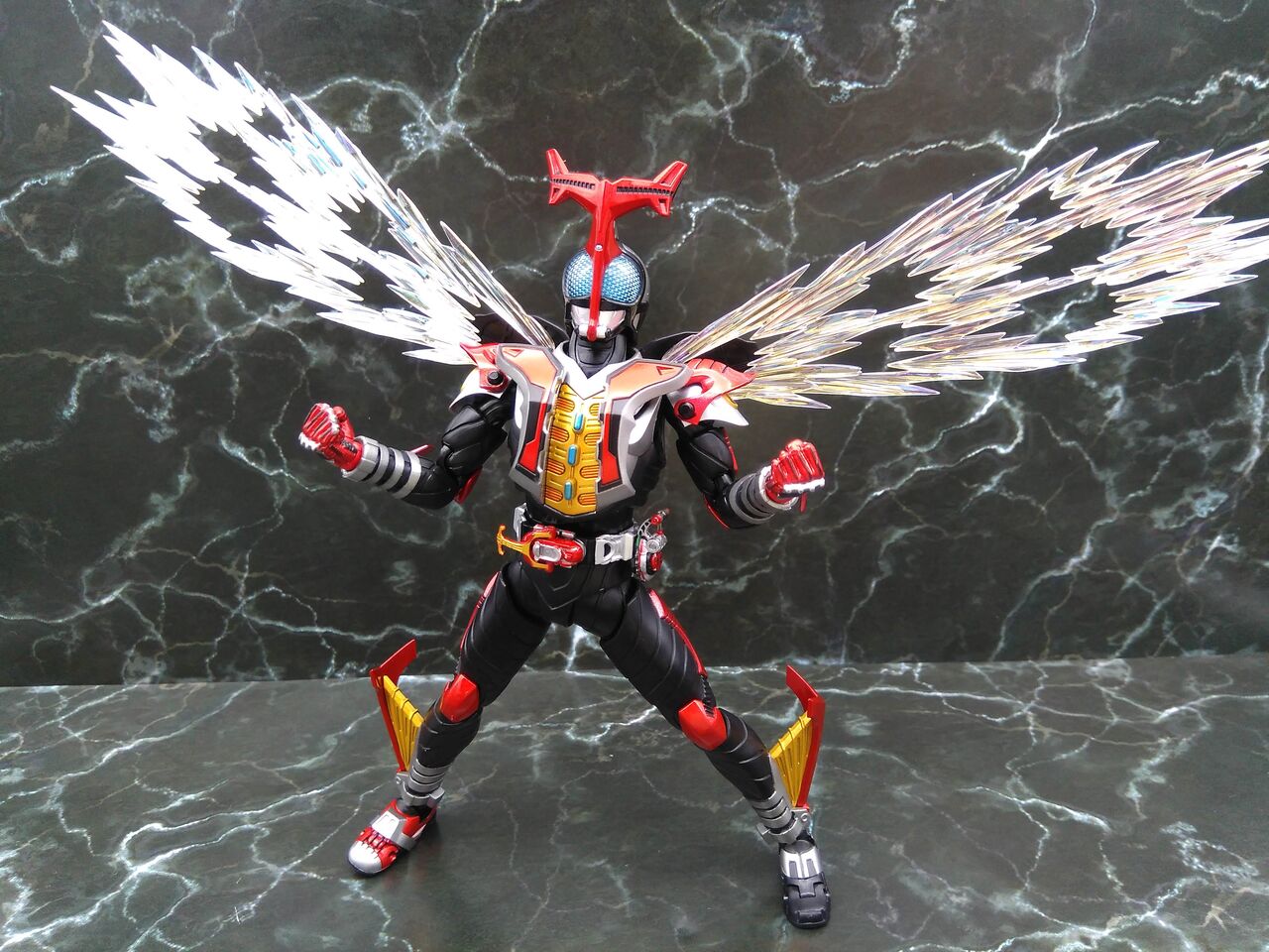 S H Figuarts 真骨彫製法 仮面ライダーカブト ハイパーフォーム レビュー あずきち的フィギュアレビューだべぇぇぇ S H Figuarts 真骨彫製法 仮面ライダーカブト ハイパーフォーム レビュー あずきち的フィギュアレビューだべぇぇぇ