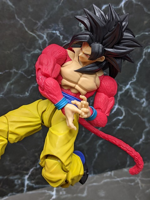 SUPER SAIYAN 4 SON GOKU 18