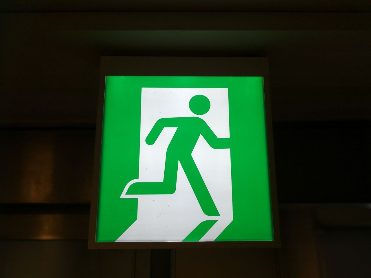 Diy Led誘導灯の ランプモニター が赤色点灯したら 内部リセットスイッチを押してリセットしてみて びーないとろぐ