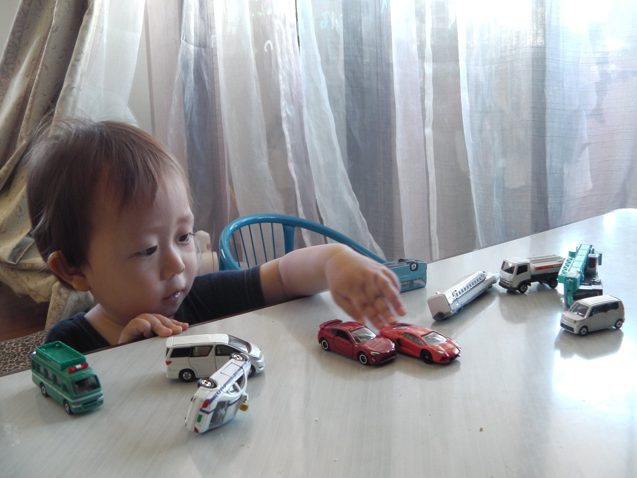 トミカの遊び方 1歳半のひかるん編 あやとひかる トミカの遊び方 1歳半のひかるん編 あやとひかる