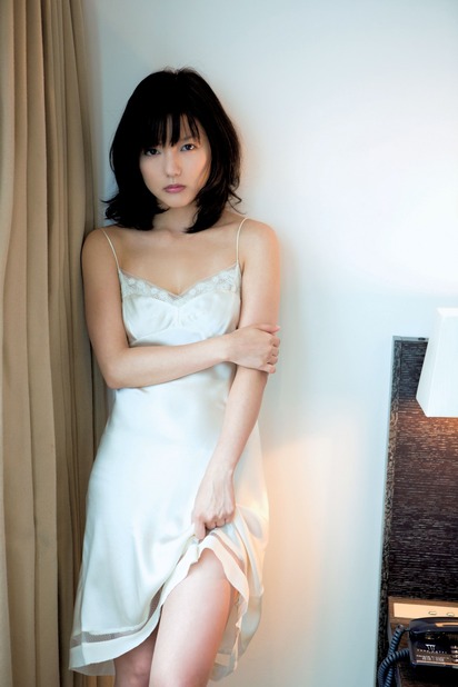 真野恵里菜 写真集「ZERO」