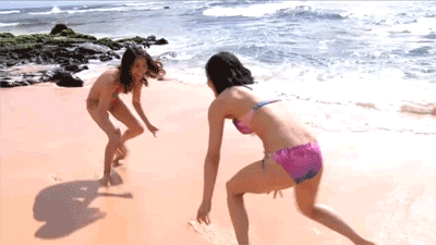 山本彩 さや姉 と大島優子が水着で過激な美乳相撲ｗ 動画 Gif画像 魔王ブログ Beelzeboul