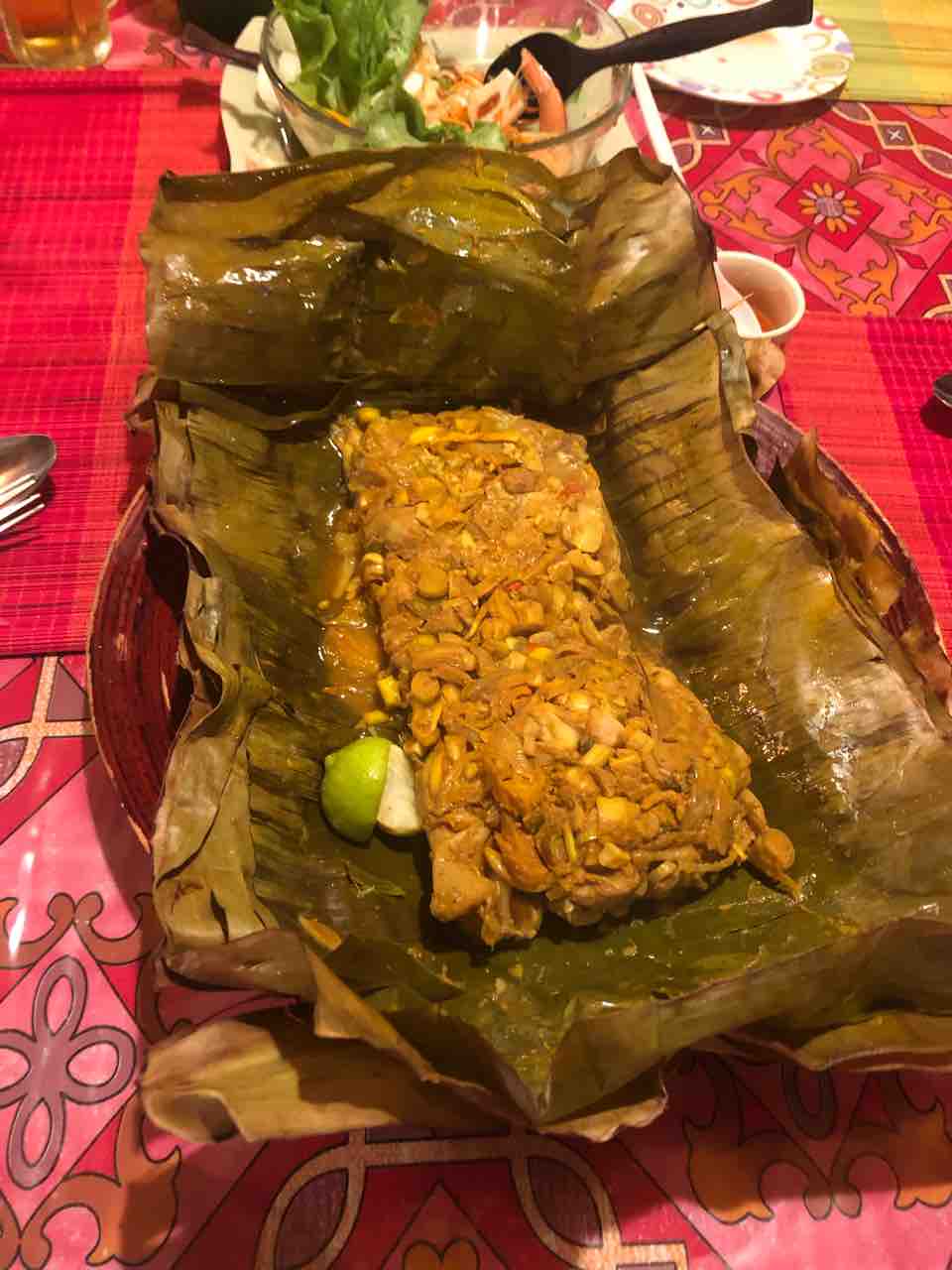 バナナの葉っぱで包み焼きするから お肉もしっかり味とふっくら食感 おぐしみき サワディシンチャオの美味しい日々