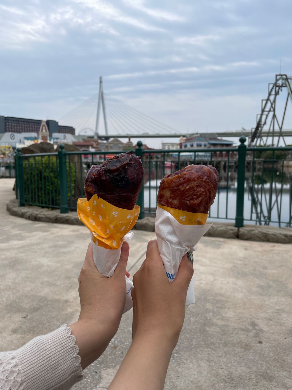 食べ歩きフード ユニバーサルスタジオジャパンで骨付きターキレッグ 京ののの子 おはようお帰り