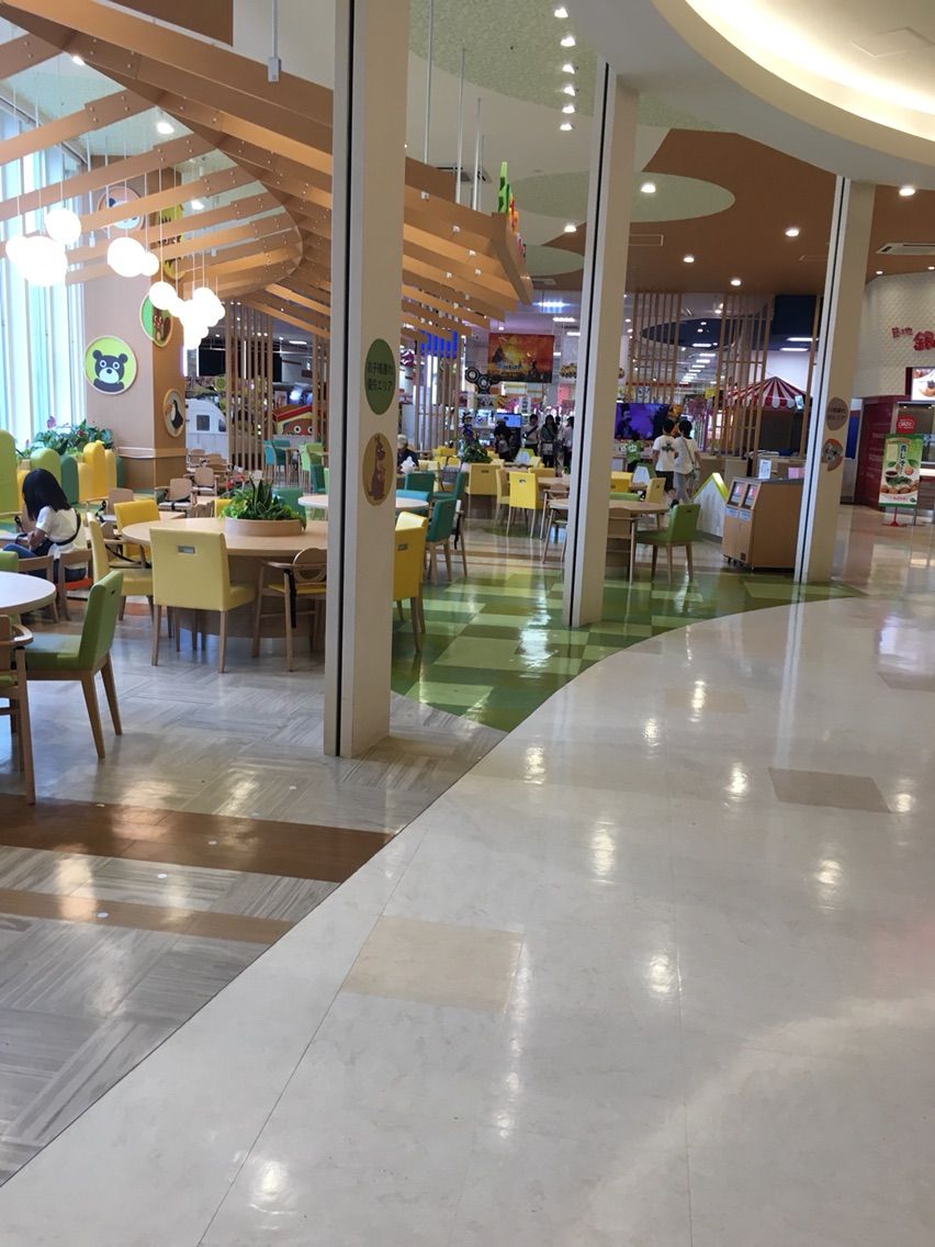 開店直後のイオンレイクタウンmori三階のフードコート Just Move On 開店直後のイオンレイクタウンmori三階のフードコート Just Move On