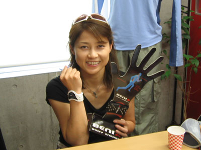 岡崎朋美選手が遊びにいらっしゃいました Benix News 岡崎朋美選手が遊びにいらっしゃいました Benix News