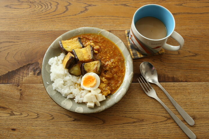 カルダモン風味のチキンカレー