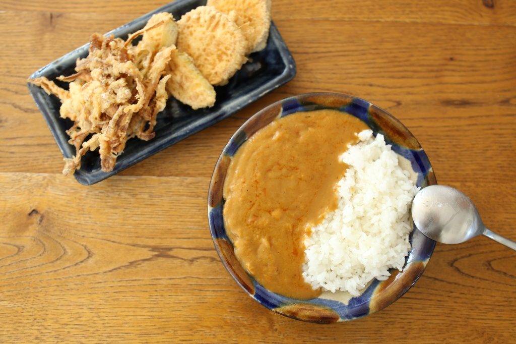 いも天、ごぼう天とレトルトカレー