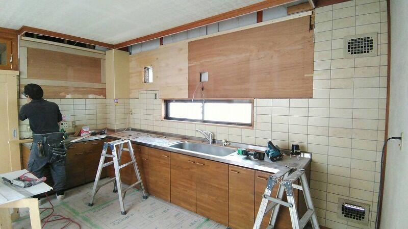 吊戸棚の位置をあげています 快適な暮らし応援隊