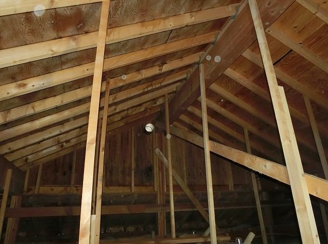 小屋裏の結露を促進させる太陽光パネルの対策 快適な暮らし応援隊 小屋裏の結露を促進させる太陽光パネルの対策 快適な暮らし応援隊