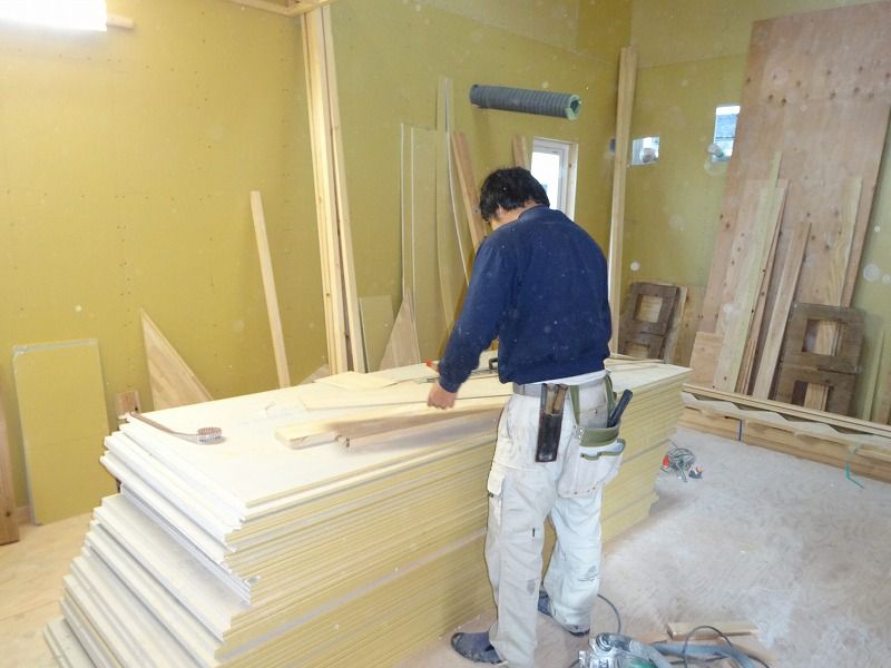 安全な階段組立中 快適な暮らし応援隊