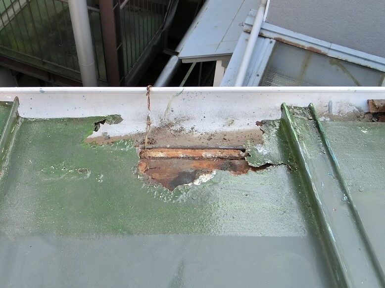 錆びて穴の開いた瓦棒屋根の直し方 ２ 快適な暮らし応援隊