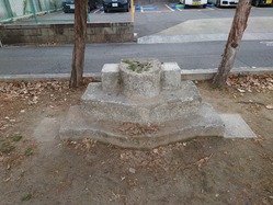10六條院児童公園国旗掲揚台