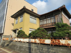 22市役所前の洋館付き住宅